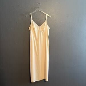 Vintage Olga Cream Slip Size 36